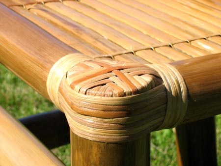 Bild zeigt die optisch sehr ansprechende Verkleidung der Bambusrohr-Verbindungen mit Rattan Produktfoto